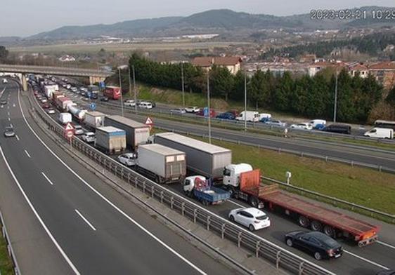 Una Colisi N M Ltiple Provoca Casi Dos Horas De Retenciones En El